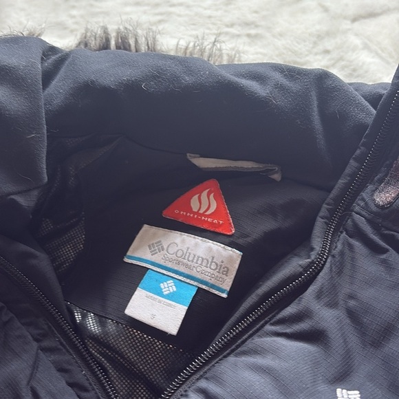 Columbia Puffer Jacket with Faux Fur Hood | Black | Size S | Winter Coat - Picture 9 of 10